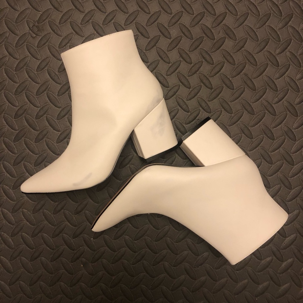 Raid Kola White Ankle Boots size 7.5